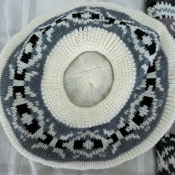 Scarf and beret set - Picture 9 of 12